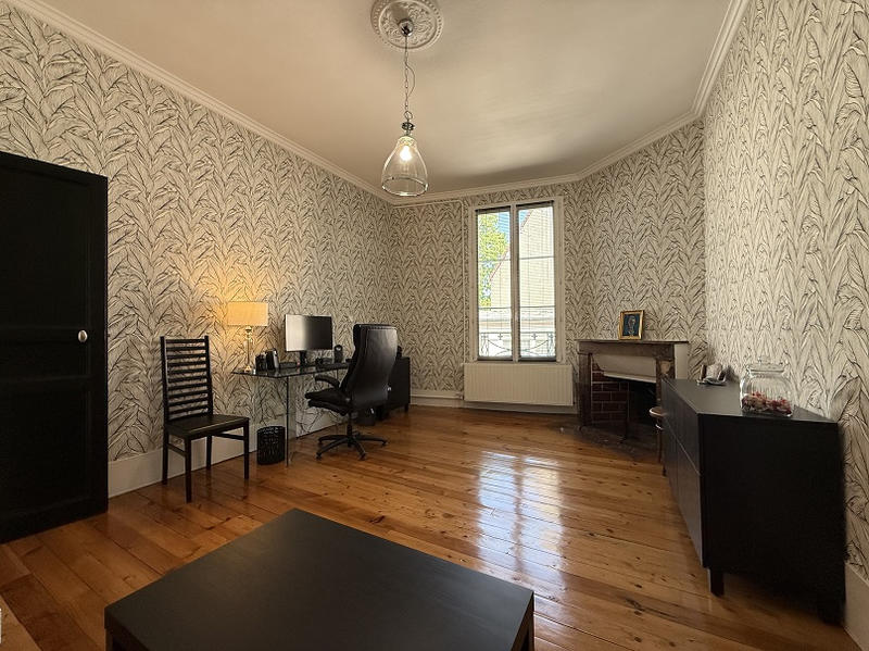 Maison - 270 m² - 9 pièces