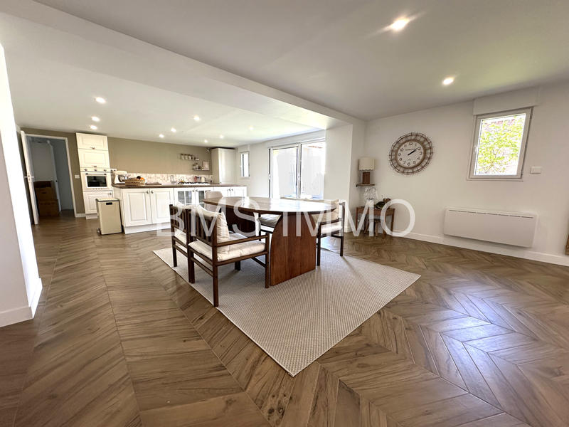 Maison - 251 m² - 6 pièces