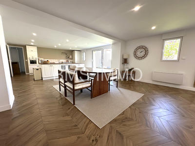 Maison - 251 m² - 6 pièces