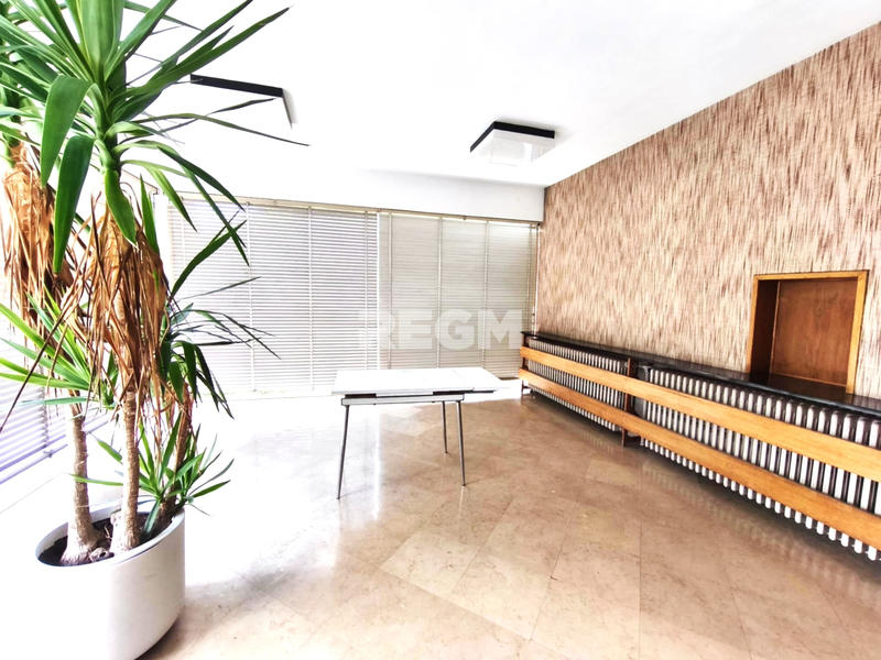 Maison - 200 m² - 7 pièces