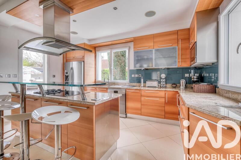 Maison - 350 m² - 8 pièces