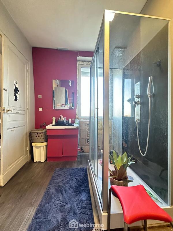 Maison - 181 m² - 9 pièces