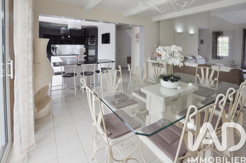 Maison - 219 m² - 8 pièces