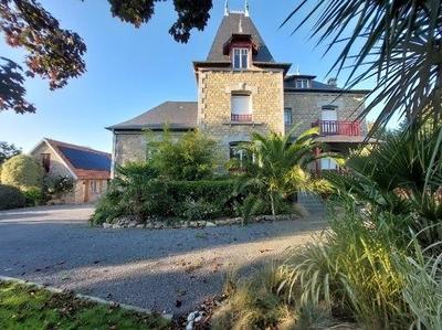 Maison - 217 m² - 10 pièces