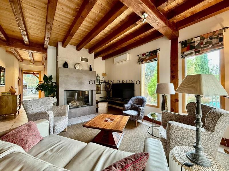 Maison - 208 m² - 11 pièces