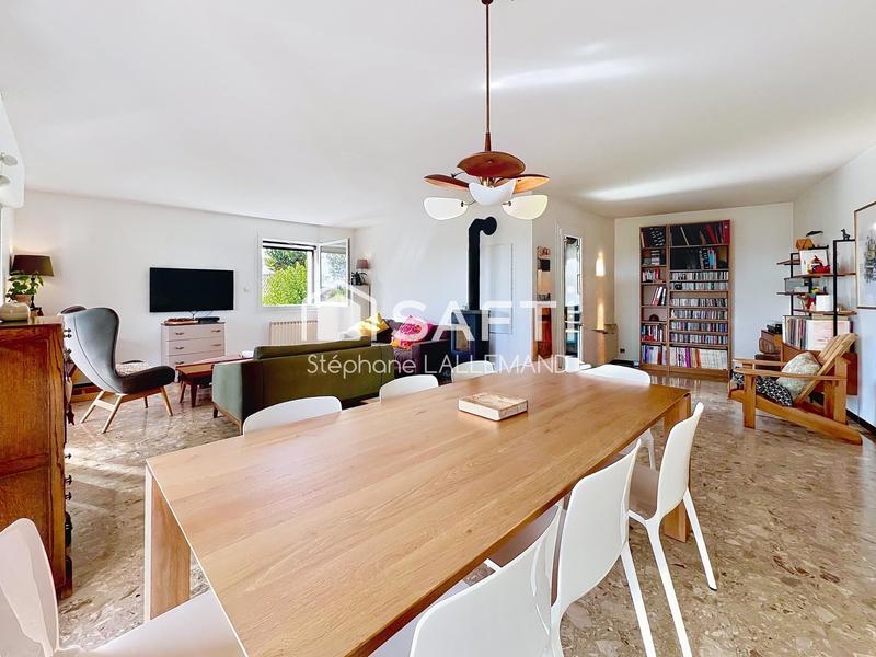 Maison - 220 m² - 7 pièces