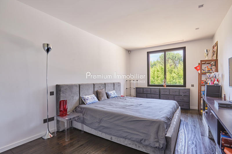 Maison contemporaine - 650 m² - 15 pièces