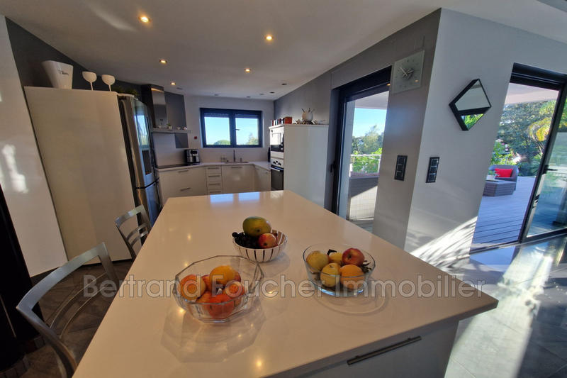 Propriété - 220 m² - 7 pièces