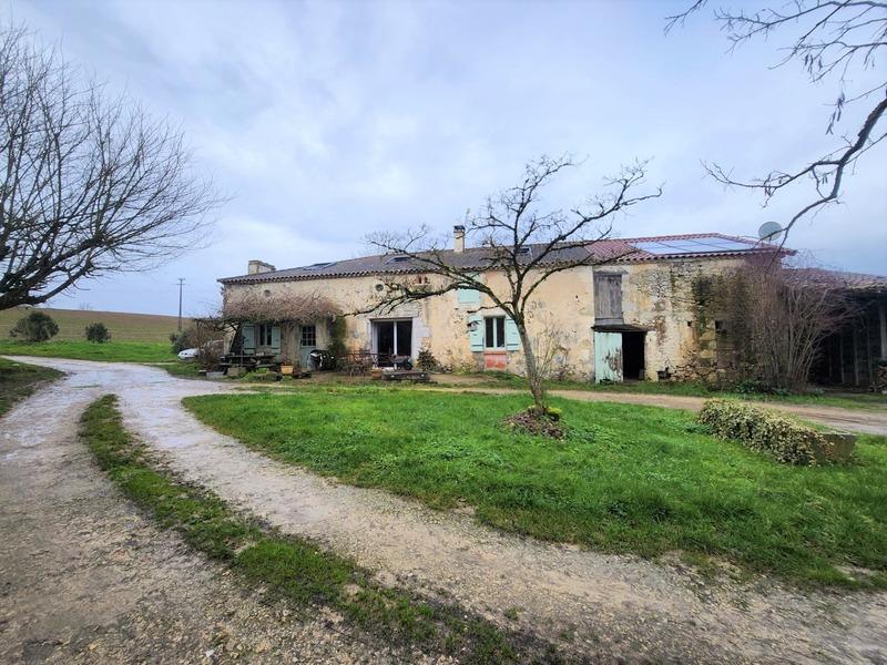 Maison en pierre - 300 m² - 7 pièces