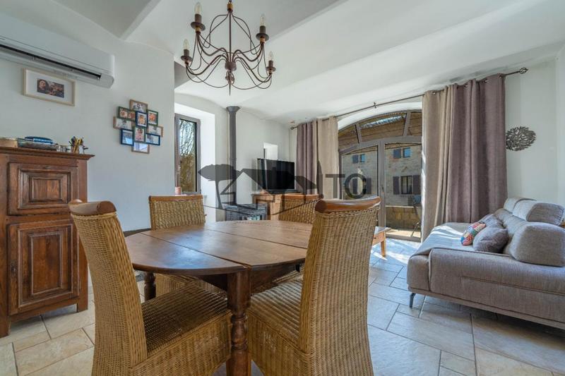 Maison - 425 m² - 10 pièces