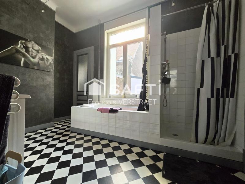 Maison de ville - 217 m² - 9 pièces