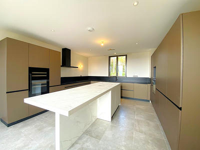 Propriété - 354 m² - 8 pièces