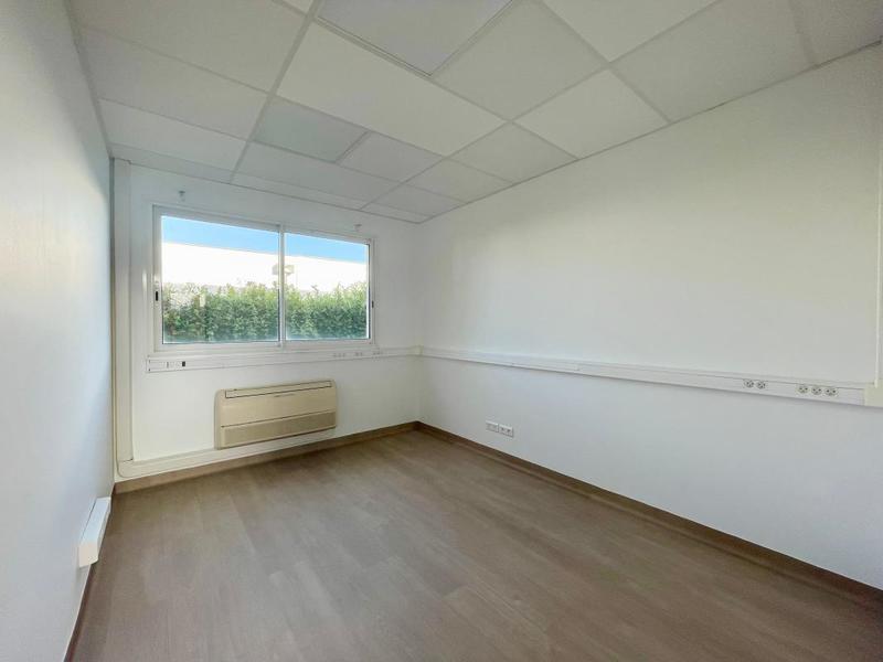 Bureau - 303 m²