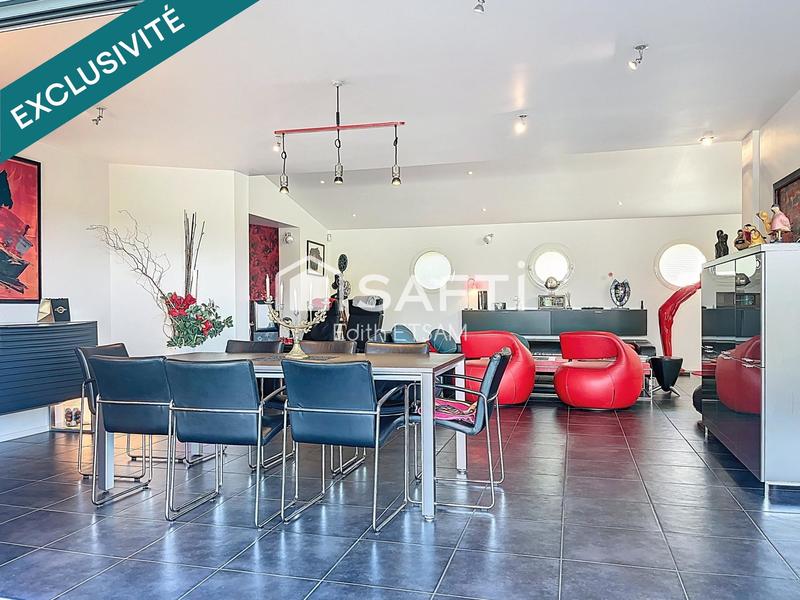 Maison - 237 m² - 7 pièces