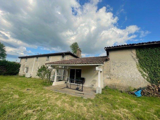 Maison - 180 m² - 8 pièces