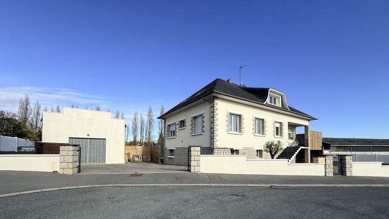 Maison traditionnelle - 166 m² - 9 pièces