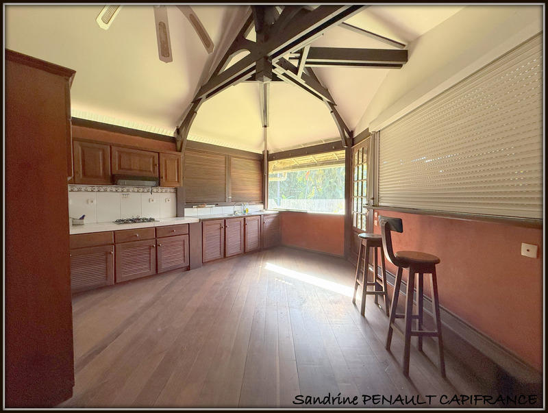 Maison de bois - 268 m² - 5 pièces