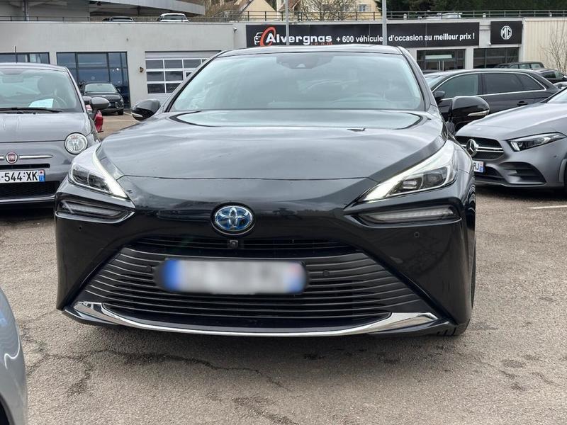 Toyota Mirai II Pile a Combustible Lounge