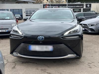 Toyota Mirai II Pile a Combustible Lounge