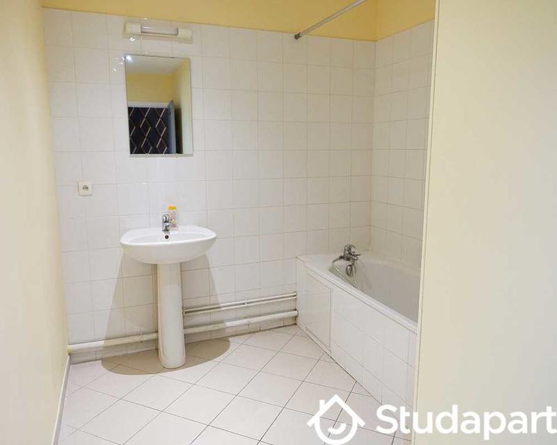 Chambre - 70 m² - 1 pièce