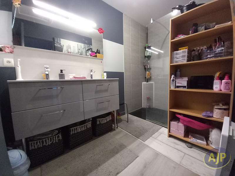 Maison - 94 m² - 5 pièces