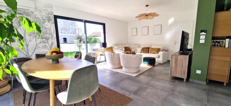 Maison - 93 m² - 4 pièces