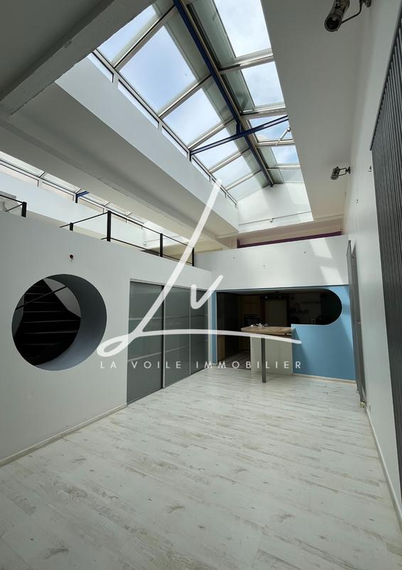Loft - 203 m² - 6 pièces