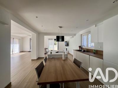 Maison - 162 m² - 9 pièces