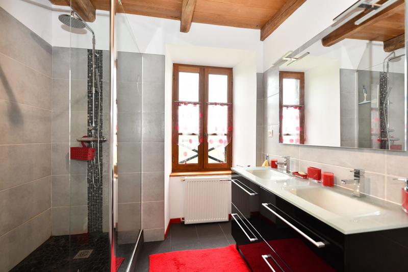 Maison - 302 m² - 8 pièces