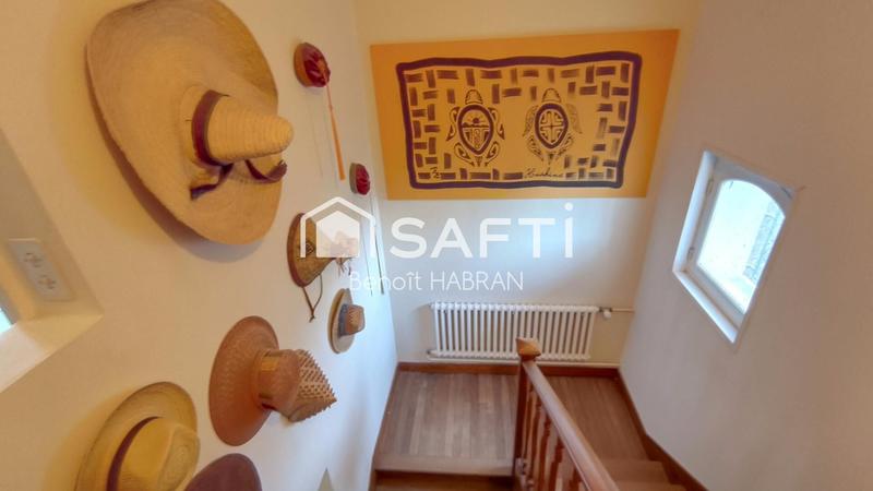 Maison - 235 m² - 8 pièces