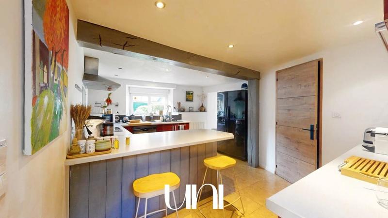 Maison - 210 m² - 6 pièces