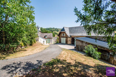 Maison - 240 m² - 10 pièces