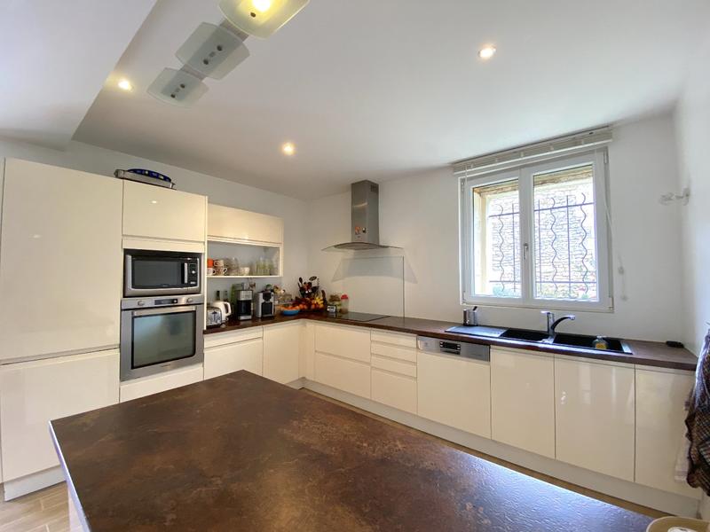 Propriété - 310 m² - 8 pièces