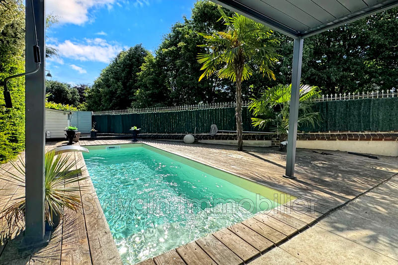 Maison - 200 m² - 8 pièces