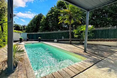 Maison - 200 m² - 8 pièces