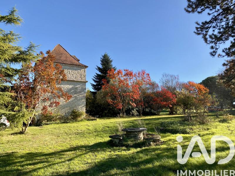 Maison - 220 m² - 12 pièces