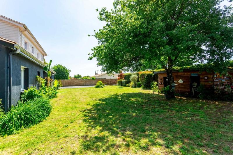 Maison - 200 m² - 8 pièces