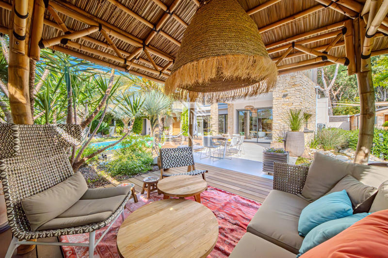 Villa - 288 m² - 6 pièces