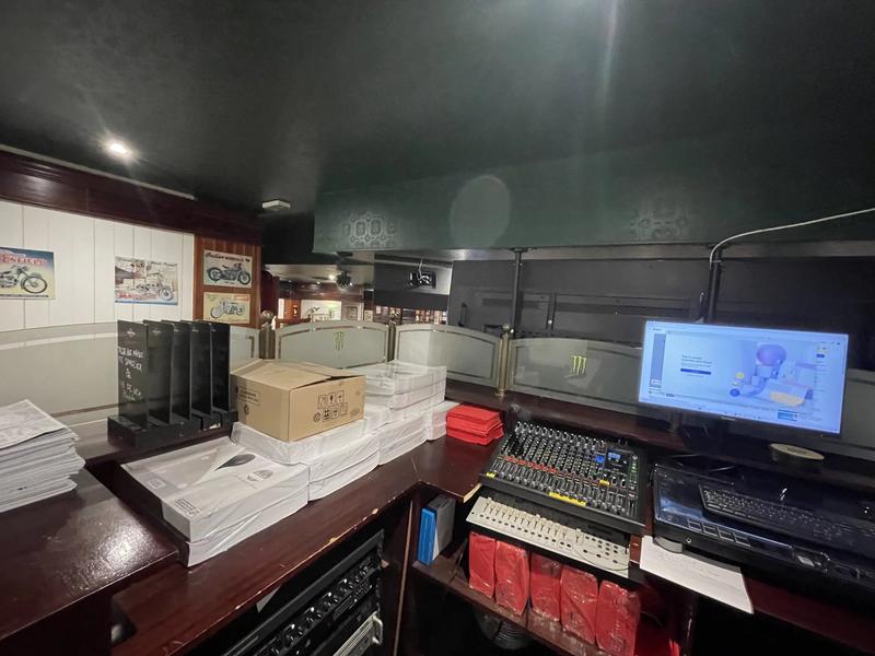 Magasins - 1 161 m² - 9 pièces