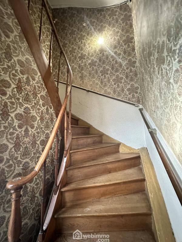 Maison - 214 m² - 9 pièces