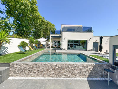 Villa - 220 m² - 5 pièces