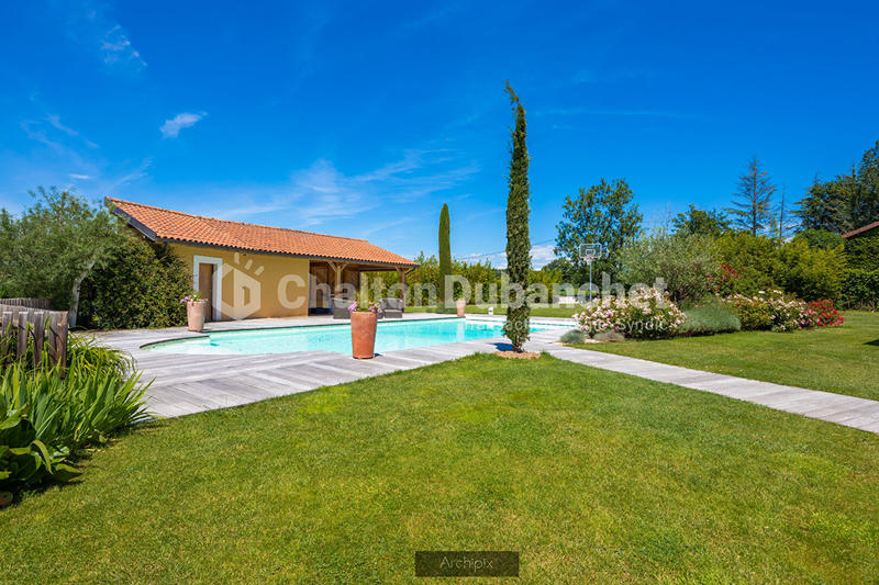 Demeure - 393 m² - 13 pièces