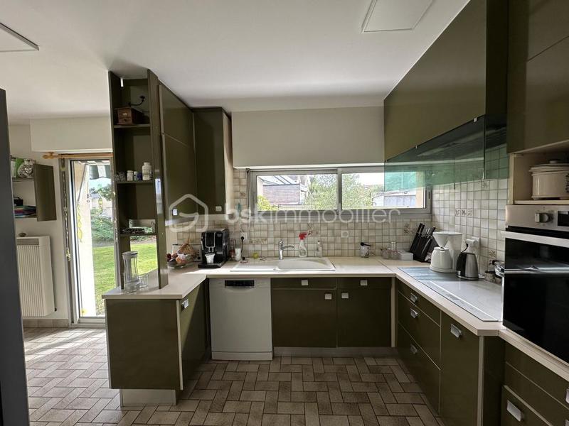 Pavillon - 200 m² - 8 pièces