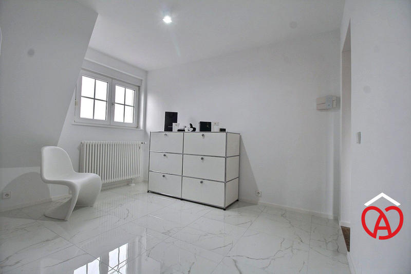 Maison - 248 m² - 10 pièces