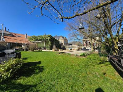 Maison - 246 m² - 8 pièces