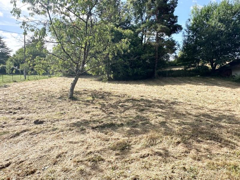 Terrain constructible - 895 m²