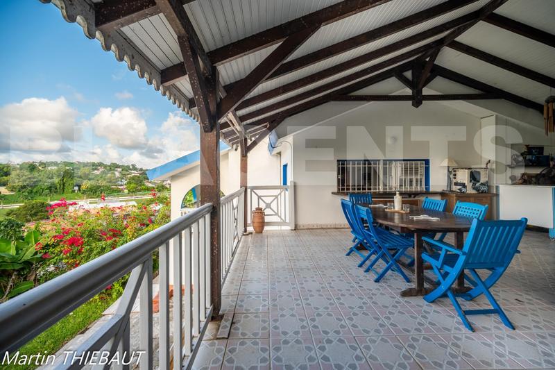 Maison - 260 m² - 12 pièces