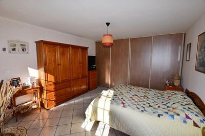 Maison - 225 m² - 9 pièces