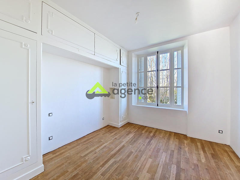 Maison - 275 m² - 10 pièces
