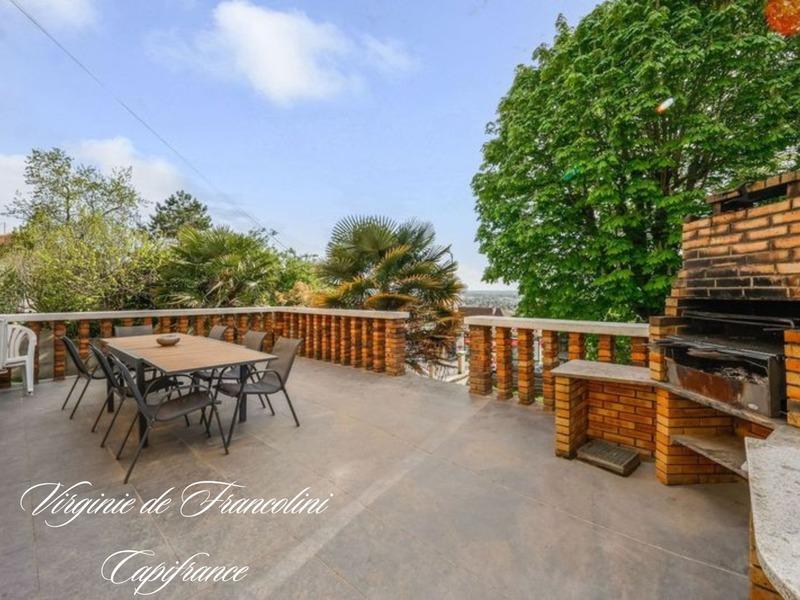 Maison - 251 m² - 8 pièces